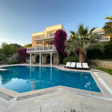 Villa Muhafazakar Aileye Tam Korunakli Ozel Havuzlu Malikane 8+2 Bodrum