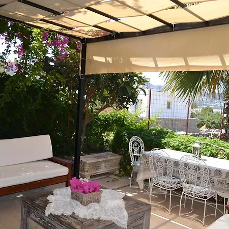 Muhafazakar Aileye Tam Korunakli Oezel Havuzlu Malikane 8+2 4* בודרום
