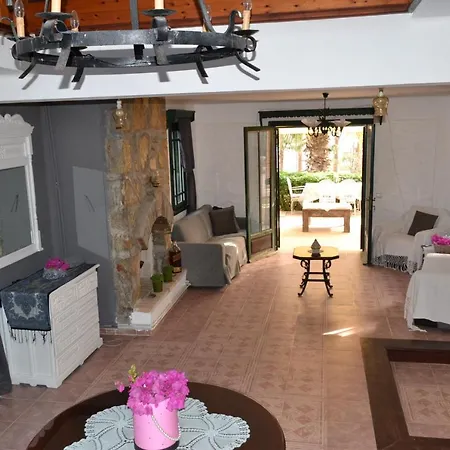 Villa Muhafazakar Aileye Tam Korunakli Ozel Havuzlu Malikane 8+2 Bodrum