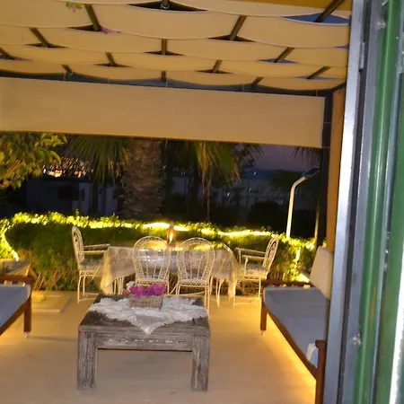 Villa Muhafazakar Aileye Tam Korunakli Ozel Havuzlu Malikane 8+2 Bodrum
